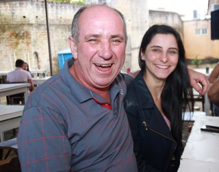 
<a style='margin-left: 5px;' class='btn btn-xs btn-social btn-facebook' href='https://www.facebook.com/sharer/sharer.php?u=https://www.galeramix.com.br/imagem/a29/800-800-90/conteudo/site_galerias/29/img4197.jpg' rel='popup' data-width='500' data-height='400'><i class='fa fa-facebook'></i>Compartilhar <span class='hidden-xs'>no Facebook</span>
</a> 
<a class='btn btn-default btn-xs' target='_blank' href='imagem/a29/800-800-90/conteudo/site_galerias/29/img4197.jpg'>
<span class='glyphicon glyphicon-cloud-download'></span> Salvar
</a>
