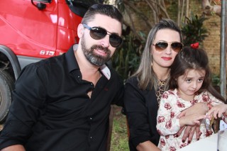 
<a style='margin-left: 5px;' class='btn btn-xs btn-social btn-facebook' href='https://www.facebook.com/sharer/sharer.php?u=https://www.galeramix.com.br/imagem/a29/800-800-90/conteudo/site_galerias/29/img4203.jpg' rel='popup' data-width='500' data-height='400'><i class='fa fa-facebook'></i>Compartilhar <span class='hidden-xs'>no Facebook</span>
</a> 
<a class='btn btn-default btn-xs' target='_blank' href='imagem/a29/800-800-90/conteudo/site_galerias/29/img4203.jpg'>
<span class='glyphicon glyphicon-cloud-download'></span> Salvar
</a>
