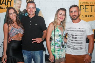 
                                    <a style='margin-left: 5px;' class='btn btn-xs btn-social btn-facebook' href='https://www.facebook.com/sharer/sharer.php?u=https://www.galeramix.com.br/imagem/a3/800-800-90/conteudo/site_galerias/3/petry-galera-mix-mairara-e-maraisa-10.jpg' rel='popup' data-width='500' data-height='400'><i class='fa fa-facebook'></i>Compartilhar <span class='hidden-xs'>no Facebook</span>
                                </a> 
                                <a class='btn btn-default btn-xs' target='_blank' href='imagem/a3/800-800-90/conteudo/site_galerias/3/petry-galera-mix-mairara-e-maraisa-10.jpg'>
                                    <span class='glyphicon glyphicon-cloud-download'></span> Salvar
                                </a>
                                