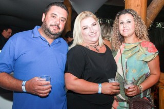 
                            <a style='margin-left: 5px;' class='btn btn-xs btn-social btn-facebook' href='https://www.facebook.com/sharer/sharer.php?u=https://www.galeramix.com.br/imagem/a3/800-800-90/conteudo/site_galerias/3/petry-galera-mix-mairara-e-maraisa-101.jpg' rel='popup' data-width='500' data-height='400'><i class='fa fa-facebook'></i>Compartilhar <span class='hidden-xs'>no Facebook</span>
                        </a> 
                        <a class='btn btn-default btn-xs' target='_blank' href='imagem/a3/800-800-90/conteudo/site_galerias/3/petry-galera-mix-mairara-e-maraisa-101.jpg'>
                            <span class='glyphicon glyphicon-cloud-download'></span> Salvar
                        </a>
                        