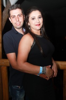 
                    <a style='margin-left: 5px;' class='btn btn-xs btn-social btn-facebook' href='https://www.facebook.com/sharer/sharer.php?u=https://www.galeramix.com.br/imagem/a3/800-800-90/conteudo/site_galerias/3/petry-galera-mix-mairara-e-maraisa-103.jpg' rel='popup' data-width='500' data-height='400'><i class='fa fa-facebook'></i>Compartilhar <span class='hidden-xs'>no Facebook</span>
                </a> 
                <a class='btn btn-default btn-xs' target='_blank' href='imagem/a3/800-800-90/conteudo/site_galerias/3/petry-galera-mix-mairara-e-maraisa-103.jpg'>
                    <span class='glyphicon glyphicon-cloud-download'></span> Salvar
                </a>
                