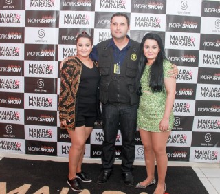 
    <a style='margin-left: 5px;' class='btn btn-xs btn-social btn-facebook' href='https://www.facebook.com/sharer/sharer.php?u=https://www.galeramix.com.br/imagem/a3/800-800-90/conteudo/site_galerias/3/petry-galera-mix-mairara-e-maraisa-107.jpg' rel='popup' data-width='500' data-height='400'><i class='fa fa-facebook'></i>Compartilhar <span class='hidden-xs'>no Facebook</span>
</a> 
<a class='btn btn-default btn-xs' target='_blank' href='imagem/a3/800-800-90/conteudo/site_galerias/3/petry-galera-mix-mairara-e-maraisa-107.jpg'>
    <span class='glyphicon glyphicon-cloud-download'></span> Salvar
</a>
