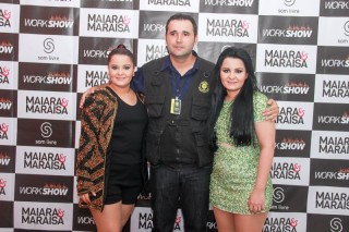 
<a style='margin-left: 5px;' class='btn btn-xs btn-social btn-facebook' href='https://www.facebook.com/sharer/sharer.php?u=https://www.galeramix.com.br/imagem/a3/800-800-90/conteudo/site_galerias/3/petry-galera-mix-mairara-e-maraisa-108.jpg' rel='popup' data-width='500' data-height='400'><i class='fa fa-facebook'></i>Compartilhar <span class='hidden-xs'>no Facebook</span>
</a> 
<a class='btn btn-default btn-xs' target='_blank' href='imagem/a3/800-800-90/conteudo/site_galerias/3/petry-galera-mix-mairara-e-maraisa-108.jpg'>
<span class='glyphicon glyphicon-cloud-download'></span> Salvar
</a>
