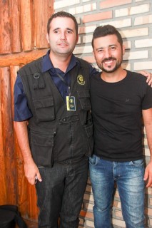 
<a style='margin-left: 5px;' class='btn btn-xs btn-social btn-facebook' href='https://www.facebook.com/sharer/sharer.php?u=https://www.galeramix.com.br/imagem/a3/800-800-90/conteudo/site_galerias/3/petry-galera-mix-mairara-e-maraisa-111.jpg' rel='popup' data-width='500' data-height='400'><i class='fa fa-facebook'></i>Compartilhar <span class='hidden-xs'>no Facebook</span>
</a> 
<a class='btn btn-default btn-xs' target='_blank' href='imagem/a3/800-800-90/conteudo/site_galerias/3/petry-galera-mix-mairara-e-maraisa-111.jpg'>
<span class='glyphicon glyphicon-cloud-download'></span> Salvar
</a>
