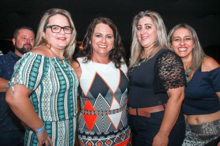 
<a style='margin-left: 5px;' class='btn btn-xs btn-social btn-facebook' href='https://www.facebook.com/sharer/sharer.php?u=https://www.galeramix.com.br/imagem/a3/800-800-90/conteudo/site_galerias/3/petry-galera-mix-mairara-e-maraisa-121.jpg' rel='popup' data-width='500' data-height='400'><i class='fa fa-facebook'></i>Compartilhar <span class='hidden-xs'>no Facebook</span>
</a> 
<a class='btn btn-default btn-xs' target='_blank' href='imagem/a3/800-800-90/conteudo/site_galerias/3/petry-galera-mix-mairara-e-maraisa-121.jpg'>
<span class='glyphicon glyphicon-cloud-download'></span> Salvar
</a>
