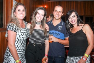 
<a style='margin-left: 5px;' class='btn btn-xs btn-social btn-facebook' href='https://www.facebook.com/sharer/sharer.php?u=https://www.galeramix.com.br/imagem/a3/800-800-90/conteudo/site_galerias/3/petry-galera-mix-mairara-e-maraisa-125.jpg' rel='popup' data-width='500' data-height='400'><i class='fa fa-facebook'></i>Compartilhar <span class='hidden-xs'>no Facebook</span>
</a> 
<a class='btn btn-default btn-xs' target='_blank' href='imagem/a3/800-800-90/conteudo/site_galerias/3/petry-galera-mix-mairara-e-maraisa-125.jpg'>
<span class='glyphicon glyphicon-cloud-download'></span> Salvar
</a>
