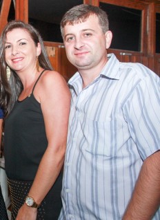 
<a style='margin-left: 5px;' class='btn btn-xs btn-social btn-facebook' href='https://www.facebook.com/sharer/sharer.php?u=https://www.galeramix.com.br/imagem/a3/800-800-90/conteudo/site_galerias/3/petry-galera-mix-mairara-e-maraisa-136-2.jpg' rel='popup' data-width='500' data-height='400'><i class='fa fa-facebook'></i>Compartilhar <span class='hidden-xs'>no Facebook</span>
</a> 
<a class='btn btn-default btn-xs' target='_blank' href='imagem/a3/800-800-90/conteudo/site_galerias/3/petry-galera-mix-mairara-e-maraisa-136-2.jpg'>
<span class='glyphicon glyphicon-cloud-download'></span> Salvar
</a>
