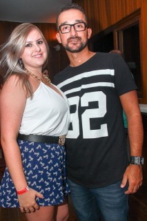 
<a style='margin-left: 5px;' class='btn btn-xs btn-social btn-facebook' href='https://www.facebook.com/sharer/sharer.php?u=https://www.galeramix.com.br/imagem/a3/800-800-90/conteudo/site_galerias/3/petry-galera-mix-mairara-e-maraisa-142.jpg' rel='popup' data-width='500' data-height='400'><i class='fa fa-facebook'></i>Compartilhar <span class='hidden-xs'>no Facebook</span>
</a> 
<a class='btn btn-default btn-xs' target='_blank' href='imagem/a3/800-800-90/conteudo/site_galerias/3/petry-galera-mix-mairara-e-maraisa-142.jpg'>
<span class='glyphicon glyphicon-cloud-download'></span> Salvar
</a>
