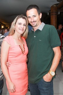 
<a style='margin-left: 5px;' class='btn btn-xs btn-social btn-facebook' href='https://www.facebook.com/sharer/sharer.php?u=https://www.galeramix.com.br/imagem/a3/800-800-90/conteudo/site_galerias/3/petry-galera-mix-mairara-e-maraisa-22.jpg' rel='popup' data-width='500' data-height='400'><i class='fa fa-facebook'></i>Compartilhar <span class='hidden-xs'>no Facebook</span>
</a> 
<a class='btn btn-default btn-xs' target='_blank' href='imagem/a3/800-800-90/conteudo/site_galerias/3/petry-galera-mix-mairara-e-maraisa-22.jpg'>
<span class='glyphicon glyphicon-cloud-download'></span> Salvar
</a>
