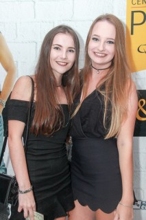 
<a style='margin-left: 5px;' class='btn btn-xs btn-social btn-facebook' href='https://www.facebook.com/sharer/sharer.php?u=https://www.galeramix.com.br/imagem/a3/800-800-90/conteudo/site_galerias/3/petry-galera-mix-mairara-e-maraisa-31.jpg' rel='popup' data-width='500' data-height='400'><i class='fa fa-facebook'></i>Compartilhar <span class='hidden-xs'>no Facebook</span>
</a> 
<a class='btn btn-default btn-xs' target='_blank' href='imagem/a3/800-800-90/conteudo/site_galerias/3/petry-galera-mix-mairara-e-maraisa-31.jpg'>
<span class='glyphicon glyphicon-cloud-download'></span> Salvar
</a>
