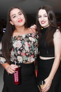 
<a style='margin-left: 5px;' class='btn btn-xs btn-social btn-facebook' href='https://www.facebook.com/sharer/sharer.php?u=https://www.galeramix.com.br/imagem/a3/800-800-90/conteudo/site_galerias/3/petry-galera-mix-mairara-e-maraisa-32.jpg' rel='popup' data-width='500' data-height='400'><i class='fa fa-facebook'></i>Compartilhar <span class='hidden-xs'>no Facebook</span>
</a> 
<a class='btn btn-default btn-xs' target='_blank' href='imagem/a3/800-800-90/conteudo/site_galerias/3/petry-galera-mix-mairara-e-maraisa-32.jpg'>
<span class='glyphicon glyphicon-cloud-download'></span> Salvar
</a>
