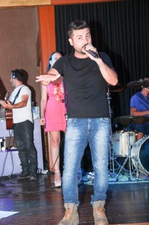 
<a style='margin-left: 5px;' class='btn btn-xs btn-social btn-facebook' href='https://www.facebook.com/sharer/sharer.php?u=https://www.galeramix.com.br/imagem/a3/800-800-90/conteudo/site_galerias/3/petry-galera-mix-mairara-e-maraisa-34.jpg' rel='popup' data-width='500' data-height='400'><i class='fa fa-facebook'></i>Compartilhar <span class='hidden-xs'>no Facebook</span>
</a> 
<a class='btn btn-default btn-xs' target='_blank' href='imagem/a3/800-800-90/conteudo/site_galerias/3/petry-galera-mix-mairara-e-maraisa-34.jpg'>
<span class='glyphicon glyphicon-cloud-download'></span> Salvar
</a>
