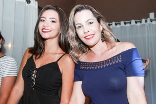 
<a style='margin-left: 5px;' class='btn btn-xs btn-social btn-facebook' href='https://www.facebook.com/sharer/sharer.php?u=https://www.galeramix.com.br/imagem/a3/800-800-90/conteudo/site_galerias/3/petry-galera-mix-mairara-e-maraisa-37.jpg' rel='popup' data-width='500' data-height='400'><i class='fa fa-facebook'></i>Compartilhar <span class='hidden-xs'>no Facebook</span>
</a> 
<a class='btn btn-default btn-xs' target='_blank' href='imagem/a3/800-800-90/conteudo/site_galerias/3/petry-galera-mix-mairara-e-maraisa-37.jpg'>
<span class='glyphicon glyphicon-cloud-download'></span> Salvar
</a>
