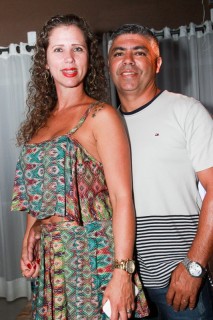 
<a style='margin-left: 5px;' class='btn btn-xs btn-social btn-facebook' href='https://www.facebook.com/sharer/sharer.php?u=https://www.galeramix.com.br/imagem/a3/800-800-90/conteudo/site_galerias/3/petry-galera-mix-mairara-e-maraisa-39.jpg' rel='popup' data-width='500' data-height='400'><i class='fa fa-facebook'></i>Compartilhar <span class='hidden-xs'>no Facebook</span>
</a> 
<a class='btn btn-default btn-xs' target='_blank' href='imagem/a3/800-800-90/conteudo/site_galerias/3/petry-galera-mix-mairara-e-maraisa-39.jpg'>
<span class='glyphicon glyphicon-cloud-download'></span> Salvar
</a>
