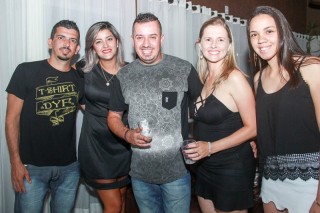 
<a style='margin-left: 5px;' class='btn btn-xs btn-social btn-facebook' href='https://www.facebook.com/sharer/sharer.php?u=https://www.galeramix.com.br/imagem/a3/800-800-90/conteudo/site_galerias/3/petry-galera-mix-mairara-e-maraisa-41.jpg' rel='popup' data-width='500' data-height='400'><i class='fa fa-facebook'></i>Compartilhar <span class='hidden-xs'>no Facebook</span>
</a> 
<a class='btn btn-default btn-xs' target='_blank' href='imagem/a3/800-800-90/conteudo/site_galerias/3/petry-galera-mix-mairara-e-maraisa-41.jpg'>
<span class='glyphicon glyphicon-cloud-download'></span> Salvar
</a>
