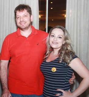 
<a style='margin-left: 5px;' class='btn btn-xs btn-social btn-facebook' href='https://www.facebook.com/sharer/sharer.php?u=https://www.galeramix.com.br/imagem/a3/800-800-90/conteudo/site_galerias/3/petry-galera-mix-mairara-e-maraisa-45.jpg' rel='popup' data-width='500' data-height='400'><i class='fa fa-facebook'></i>Compartilhar <span class='hidden-xs'>no Facebook</span>
</a> 
<a class='btn btn-default btn-xs' target='_blank' href='imagem/a3/800-800-90/conteudo/site_galerias/3/petry-galera-mix-mairara-e-maraisa-45.jpg'>
<span class='glyphicon glyphicon-cloud-download'></span> Salvar
</a>
