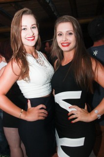 
<a style='margin-left: 5px;' class='btn btn-xs btn-social btn-facebook' href='https://www.facebook.com/sharer/sharer.php?u=https://www.galeramix.com.br/imagem/a3/800-800-90/conteudo/site_galerias/3/petry-galera-mix-mairara-e-maraisa-48.jpg' rel='popup' data-width='500' data-height='400'><i class='fa fa-facebook'></i>Compartilhar <span class='hidden-xs'>no Facebook</span>
</a> 
<a class='btn btn-default btn-xs' target='_blank' href='imagem/a3/800-800-90/conteudo/site_galerias/3/petry-galera-mix-mairara-e-maraisa-48.jpg'>
<span class='glyphicon glyphicon-cloud-download'></span> Salvar
</a>
