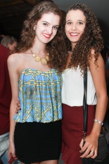 
<a style='margin-left: 5px;' class='btn btn-xs btn-social btn-facebook' href='https://www.facebook.com/sharer/sharer.php?u=https://www.galeramix.com.br/imagem/a3/800-800-90/conteudo/site_galerias/3/petry-galera-mix-mairara-e-maraisa-68.jpg' rel='popup' data-width='500' data-height='400'><i class='fa fa-facebook'></i>Compartilhar <span class='hidden-xs'>no Facebook</span>
</a> 
<a class='btn btn-default btn-xs' target='_blank' href='imagem/a3/800-800-90/conteudo/site_galerias/3/petry-galera-mix-mairara-e-maraisa-68.jpg'>
<span class='glyphicon glyphicon-cloud-download'></span> Salvar
</a>
