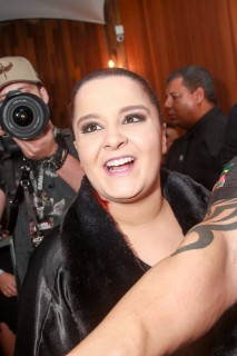 
<a style='margin-left: 5px;' class='btn btn-xs btn-social btn-facebook' href='https://www.facebook.com/sharer/sharer.php?u=https://www.galeramix.com.br/imagem/a3/800-800-90/conteudo/site_galerias/3/petry-galera-mix-mairara-e-maraisa-88.jpg' rel='popup' data-width='500' data-height='400'><i class='fa fa-facebook'></i>Compartilhar <span class='hidden-xs'>no Facebook</span>
</a> 
<a class='btn btn-default btn-xs' target='_blank' href='imagem/a3/800-800-90/conteudo/site_galerias/3/petry-galera-mix-mairara-e-maraisa-88.jpg'>
<span class='glyphicon glyphicon-cloud-download'></span> Salvar
</a>
