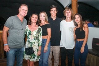 
<a style='margin-left: 5px;' class='btn btn-xs btn-social btn-facebook' href='https://www.facebook.com/sharer/sharer.php?u=https://www.galeramix.com.br/imagem/a3/800-800-90/conteudo/site_galerias/3/petry-galera-mix-mairara-e-maraisa-98.jpg' rel='popup' data-width='500' data-height='400'><i class='fa fa-facebook'></i>Compartilhar <span class='hidden-xs'>no Facebook</span>
</a> 
<a class='btn btn-default btn-xs' target='_blank' href='imagem/a3/800-800-90/conteudo/site_galerias/3/petry-galera-mix-mairara-e-maraisa-98.jpg'>
<span class='glyphicon glyphicon-cloud-download'></span> Salvar
</a>
