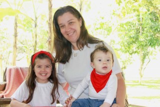 
                                <a style='margin-left: 5px;' class='btn btn-xs btn-social btn-facebook' href='https://www.facebook.com/sharer/sharer.php?u=https://www.galeramix.com.br/imagem/a30/800-800-90/conteudo/site_galerias/30/benjamin-79.jpg' rel='popup' data-width='500' data-height='400'><i class='fa fa-facebook'></i>Compartilhar <span class='hidden-xs'>no Facebook</span>
                            </a> 
                            <a class='btn btn-default btn-xs' target='_blank' href='imagem/a30/800-800-90/conteudo/site_galerias/30/benjamin-79.jpg'>
                                <span class='glyphicon glyphicon-cloud-download'></span> Salvar
                            </a>
                            