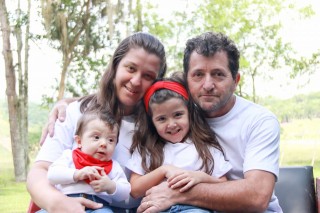 
                    <a style='margin-left: 5px;' class='btn btn-xs btn-social btn-facebook' href='https://www.facebook.com/sharer/sharer.php?u=https://www.galeramix.com.br/imagem/a30/800-800-90/conteudo/site_galerias/30/benjamin-86.jpg' rel='popup' data-width='500' data-height='400'><i class='fa fa-facebook'></i>Compartilhar <span class='hidden-xs'>no Facebook</span>
                </a> 
                <a class='btn btn-default btn-xs' target='_blank' href='imagem/a30/800-800-90/conteudo/site_galerias/30/benjamin-86.jpg'>
                    <span class='glyphicon glyphicon-cloud-download'></span> Salvar
                </a>
                