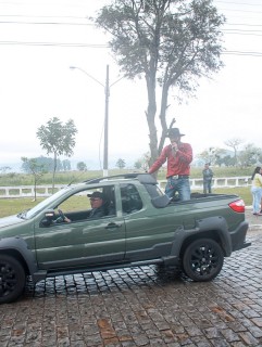 
<a style='margin-left: 5px;' class='btn btn-xs btn-social btn-facebook' href='https://www.facebook.com/sharer/sharer.php?u=https://www.galeramix.com.br/imagem/a33/800-800-90/conteudo/site_galerias/33/caminhoneiro-13.jpg' rel='popup' data-width='500' data-height='400'><i class='fa fa-facebook'></i>Compartilhar <span class='hidden-xs'>no Facebook</span>
</a> 
<a class='btn btn-default btn-xs' target='_blank' href='imagem/a33/800-800-90/conteudo/site_galerias/33/caminhoneiro-13.jpg'>
<span class='glyphicon glyphicon-cloud-download'></span> Salvar
</a>
