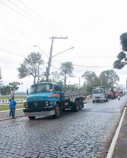 
<a style='margin-left: 5px;' class='btn btn-xs btn-social btn-facebook' href='https://www.facebook.com/sharer/sharer.php?u=https://www.galeramix.com.br/imagem/a33/800-800-90/conteudo/site_galerias/33/caminhoneiro-15.jpg' rel='popup' data-width='500' data-height='400'><i class='fa fa-facebook'></i>Compartilhar <span class='hidden-xs'>no Facebook</span>
</a> 
<a class='btn btn-default btn-xs' target='_blank' href='imagem/a33/800-800-90/conteudo/site_galerias/33/caminhoneiro-15.jpg'>
<span class='glyphicon glyphicon-cloud-download'></span> Salvar
</a>
