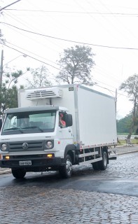 
<a style='margin-left: 5px;' class='btn btn-xs btn-social btn-facebook' href='https://www.facebook.com/sharer/sharer.php?u=https://www.galeramix.com.br/imagem/a33/800-800-90/conteudo/site_galerias/33/caminhoneiro-21.jpg' rel='popup' data-width='500' data-height='400'><i class='fa fa-facebook'></i>Compartilhar <span class='hidden-xs'>no Facebook</span>
</a> 
<a class='btn btn-default btn-xs' target='_blank' href='imagem/a33/800-800-90/conteudo/site_galerias/33/caminhoneiro-21.jpg'>
<span class='glyphicon glyphicon-cloud-download'></span> Salvar
</a>
