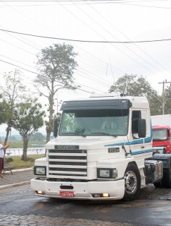 
<a style='margin-left: 5px;' class='btn btn-xs btn-social btn-facebook' href='https://www.facebook.com/sharer/sharer.php?u=https://www.galeramix.com.br/imagem/a33/800-800-90/conteudo/site_galerias/33/caminhoneiro-33.jpg' rel='popup' data-width='500' data-height='400'><i class='fa fa-facebook'></i>Compartilhar <span class='hidden-xs'>no Facebook</span>
</a> 
<a class='btn btn-default btn-xs' target='_blank' href='imagem/a33/800-800-90/conteudo/site_galerias/33/caminhoneiro-33.jpg'>
<span class='glyphicon glyphicon-cloud-download'></span> Salvar
</a>
