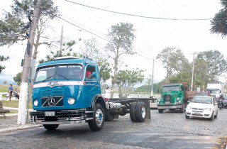 
<a style='margin-left: 5px;' class='btn btn-xs btn-social btn-facebook' href='https://www.facebook.com/sharer/sharer.php?u=https://www.galeramix.com.br/imagem/a33/800-800-90/conteudo/site_galerias/33/caminhoneiro-43.jpg' rel='popup' data-width='500' data-height='400'><i class='fa fa-facebook'></i>Compartilhar <span class='hidden-xs'>no Facebook</span>
</a> 
<a class='btn btn-default btn-xs' target='_blank' href='imagem/a33/800-800-90/conteudo/site_galerias/33/caminhoneiro-43.jpg'>
<span class='glyphicon glyphicon-cloud-download'></span> Salvar
</a>
