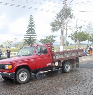 
<a style='margin-left: 5px;' class='btn btn-xs btn-social btn-facebook' href='https://www.facebook.com/sharer/sharer.php?u=https://www.galeramix.com.br/imagem/a33/800-800-90/conteudo/site_galerias/33/caminhoneiro-45.jpg' rel='popup' data-width='500' data-height='400'><i class='fa fa-facebook'></i>Compartilhar <span class='hidden-xs'>no Facebook</span>
</a> 
<a class='btn btn-default btn-xs' target='_blank' href='imagem/a33/800-800-90/conteudo/site_galerias/33/caminhoneiro-45.jpg'>
<span class='glyphicon glyphicon-cloud-download'></span> Salvar
</a>
