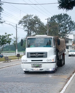 
<a style='margin-left: 5px;' class='btn btn-xs btn-social btn-facebook' href='https://www.facebook.com/sharer/sharer.php?u=https://www.galeramix.com.br/imagem/a33/800-800-90/conteudo/site_galerias/33/caminhoneiro-5.jpg' rel='popup' data-width='500' data-height='400'><i class='fa fa-facebook'></i>Compartilhar <span class='hidden-xs'>no Facebook</span>
</a> 
<a class='btn btn-default btn-xs' target='_blank' href='imagem/a33/800-800-90/conteudo/site_galerias/33/caminhoneiro-5.jpg'>
<span class='glyphicon glyphicon-cloud-download'></span> Salvar
</a>
