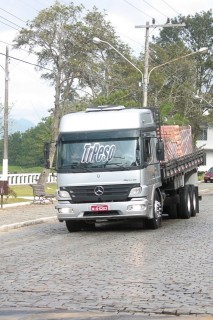 
<a style='margin-left: 5px;' class='btn btn-xs btn-social btn-facebook' href='https://www.facebook.com/sharer/sharer.php?u=https://www.galeramix.com.br/imagem/a33/800-800-90/conteudo/site_galerias/33/caminhoneiro-50.jpg' rel='popup' data-width='500' data-height='400'><i class='fa fa-facebook'></i>Compartilhar <span class='hidden-xs'>no Facebook</span>
</a> 
<a class='btn btn-default btn-xs' target='_blank' href='imagem/a33/800-800-90/conteudo/site_galerias/33/caminhoneiro-50.jpg'>
<span class='glyphicon glyphicon-cloud-download'></span> Salvar
</a>
