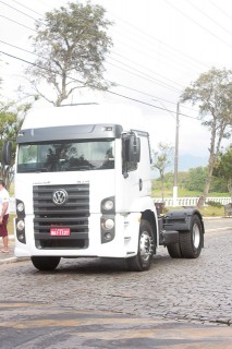 
<a style='margin-left: 5px;' class='btn btn-xs btn-social btn-facebook' href='https://www.facebook.com/sharer/sharer.php?u=https://www.galeramix.com.br/imagem/a33/800-800-90/conteudo/site_galerias/33/caminhoneiro-57.jpg' rel='popup' data-width='500' data-height='400'><i class='fa fa-facebook'></i>Compartilhar <span class='hidden-xs'>no Facebook</span>
</a> 
<a class='btn btn-default btn-xs' target='_blank' href='imagem/a33/800-800-90/conteudo/site_galerias/33/caminhoneiro-57.jpg'>
<span class='glyphicon glyphicon-cloud-download'></span> Salvar
</a>
