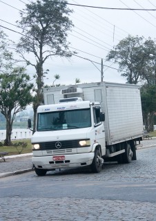 
<a style='margin-left: 5px;' class='btn btn-xs btn-social btn-facebook' href='https://www.facebook.com/sharer/sharer.php?u=https://www.galeramix.com.br/imagem/a33/800-800-90/conteudo/site_galerias/33/caminhoneiro-6.jpg' rel='popup' data-width='500' data-height='400'><i class='fa fa-facebook'></i>Compartilhar <span class='hidden-xs'>no Facebook</span>
</a> 
<a class='btn btn-default btn-xs' target='_blank' href='imagem/a33/800-800-90/conteudo/site_galerias/33/caminhoneiro-6.jpg'>
<span class='glyphicon glyphicon-cloud-download'></span> Salvar
</a>
