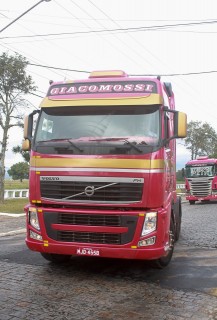 
<a style='margin-left: 5px;' class='btn btn-xs btn-social btn-facebook' href='https://www.facebook.com/sharer/sharer.php?u=https://www.galeramix.com.br/imagem/a33/800-800-90/conteudo/site_galerias/33/caminhoneiro-68.jpg' rel='popup' data-width='500' data-height='400'><i class='fa fa-facebook'></i>Compartilhar <span class='hidden-xs'>no Facebook</span>
</a> 
<a class='btn btn-default btn-xs' target='_blank' href='imagem/a33/800-800-90/conteudo/site_galerias/33/caminhoneiro-68.jpg'>
<span class='glyphicon glyphicon-cloud-download'></span> Salvar
</a>
