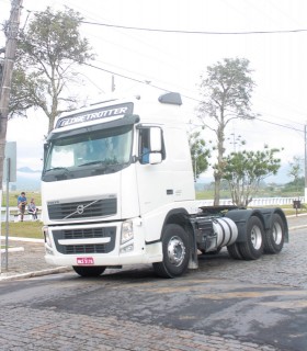 
<a style='margin-left: 5px;' class='btn btn-xs btn-social btn-facebook' href='https://www.facebook.com/sharer/sharer.php?u=https://www.galeramix.com.br/imagem/a33/800-800-90/conteudo/site_galerias/33/caminhoneiro-74.jpg' rel='popup' data-width='500' data-height='400'><i class='fa fa-facebook'></i>Compartilhar <span class='hidden-xs'>no Facebook</span>
</a> 
<a class='btn btn-default btn-xs' target='_blank' href='imagem/a33/800-800-90/conteudo/site_galerias/33/caminhoneiro-74.jpg'>
<span class='glyphicon glyphicon-cloud-download'></span> Salvar
</a>
