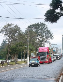 
<a style='margin-left: 5px;' class='btn btn-xs btn-social btn-facebook' href='https://www.facebook.com/sharer/sharer.php?u=https://www.galeramix.com.br/imagem/a33/800-800-90/conteudo/site_galerias/33/caminhoneiro-8.jpg' rel='popup' data-width='500' data-height='400'><i class='fa fa-facebook'></i>Compartilhar <span class='hidden-xs'>no Facebook</span>
</a> 
<a class='btn btn-default btn-xs' target='_blank' href='imagem/a33/800-800-90/conteudo/site_galerias/33/caminhoneiro-8.jpg'>
<span class='glyphicon glyphicon-cloud-download'></span> Salvar
</a>
