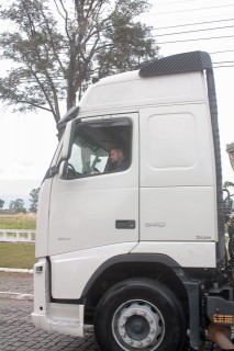 
<a style='margin-left: 5px;' class='btn btn-xs btn-social btn-facebook' href='https://www.facebook.com/sharer/sharer.php?u=https://www.galeramix.com.br/imagem/a33/800-800-90/conteudo/site_galerias/33/caminhoneiro-80.jpg' rel='popup' data-width='500' data-height='400'><i class='fa fa-facebook'></i>Compartilhar <span class='hidden-xs'>no Facebook</span>
</a> 
<a class='btn btn-default btn-xs' target='_blank' href='imagem/a33/800-800-90/conteudo/site_galerias/33/caminhoneiro-80.jpg'>
<span class='glyphicon glyphicon-cloud-download'></span> Salvar
</a>
