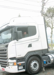 
<a style='margin-left: 5px;' class='btn btn-xs btn-social btn-facebook' href='https://www.facebook.com/sharer/sharer.php?u=https://www.galeramix.com.br/imagem/a33/800-800-90/conteudo/site_galerias/33/caminhoneiro-82.jpg' rel='popup' data-width='500' data-height='400'><i class='fa fa-facebook'></i>Compartilhar <span class='hidden-xs'>no Facebook</span>
</a> 
<a class='btn btn-default btn-xs' target='_blank' href='imagem/a33/800-800-90/conteudo/site_galerias/33/caminhoneiro-82.jpg'>
<span class='glyphicon glyphicon-cloud-download'></span> Salvar
</a>
