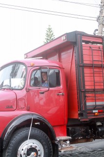 
<a style='margin-left: 5px;' class='btn btn-xs btn-social btn-facebook' href='https://www.facebook.com/sharer/sharer.php?u=https://www.galeramix.com.br/imagem/a33/800-800-90/conteudo/site_galerias/33/caminhoneiro-86.jpg' rel='popup' data-width='500' data-height='400'><i class='fa fa-facebook'></i>Compartilhar <span class='hidden-xs'>no Facebook</span>
</a> 
<a class='btn btn-default btn-xs' target='_blank' href='imagem/a33/800-800-90/conteudo/site_galerias/33/caminhoneiro-86.jpg'>
<span class='glyphicon glyphicon-cloud-download'></span> Salvar
</a>
