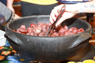 
                                    <a style='margin-left: 5px;' class='btn btn-xs btn-social btn-facebook' href='https://www.facebook.com/sharer/sharer.php?u=https://www.galeramix.com.br/imagem/a35/800-800-90/conteudo/site_galerias/35/feijoada-adec-galera-mix-1.jpg' rel='popup' data-width='500' data-height='400'><i class='fa fa-facebook'></i>Compartilhar <span class='hidden-xs'>no Facebook</span>
                                </a> 
                                <a class='btn btn-default btn-xs' target='_blank' href='imagem/a35/800-800-90/conteudo/site_galerias/35/feijoada-adec-galera-mix-1.jpg'>
                                    <span class='glyphicon glyphicon-cloud-download'></span> Salvar
                                </a>
                                