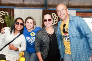 
                <a style='margin-left: 5px;' class='btn btn-xs btn-social btn-facebook' href='https://www.facebook.com/sharer/sharer.php?u=https://www.galeramix.com.br/imagem/a35/800-800-90/conteudo/site_galerias/35/feijoada-adec-galera-mix-103.jpg' rel='popup' data-width='500' data-height='400'><i class='fa fa-facebook'></i>Compartilhar <span class='hidden-xs'>no Facebook</span>
            </a> 
            <a class='btn btn-default btn-xs' target='_blank' href='imagem/a35/800-800-90/conteudo/site_galerias/35/feijoada-adec-galera-mix-103.jpg'>
                <span class='glyphicon glyphicon-cloud-download'></span> Salvar
            </a>
            