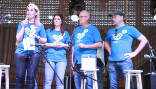 
        <a style='margin-left: 5px;' class='btn btn-xs btn-social btn-facebook' href='https://www.facebook.com/sharer/sharer.php?u=https://www.galeramix.com.br/imagem/a35/800-800-90/conteudo/site_galerias/35/feijoada-adec-galera-mix-105.jpg' rel='popup' data-width='500' data-height='400'><i class='fa fa-facebook'></i>Compartilhar <span class='hidden-xs'>no Facebook</span>
    </a> 
    <a class='btn btn-default btn-xs' target='_blank' href='imagem/a35/800-800-90/conteudo/site_galerias/35/feijoada-adec-galera-mix-105.jpg'>
        <span class='glyphicon glyphicon-cloud-download'></span> Salvar
    </a>
    