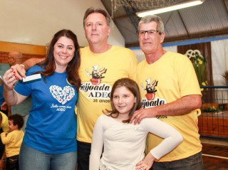 
<a style='margin-left: 5px;' class='btn btn-xs btn-social btn-facebook' href='https://www.facebook.com/sharer/sharer.php?u=https://www.galeramix.com.br/imagem/a35/800-800-90/conteudo/site_galerias/35/feijoada-adec-galera-mix-109.jpg' rel='popup' data-width='500' data-height='400'><i class='fa fa-facebook'></i>Compartilhar <span class='hidden-xs'>no Facebook</span>
</a> 
<a class='btn btn-default btn-xs' target='_blank' href='imagem/a35/800-800-90/conteudo/site_galerias/35/feijoada-adec-galera-mix-109.jpg'>
<span class='glyphicon glyphicon-cloud-download'></span> Salvar
</a>
