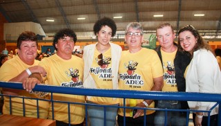 
<a style='margin-left: 5px;' class='btn btn-xs btn-social btn-facebook' href='https://www.facebook.com/sharer/sharer.php?u=https://www.galeramix.com.br/imagem/a35/800-800-90/conteudo/site_galerias/35/feijoada-adec-galera-mix-114.jpg' rel='popup' data-width='500' data-height='400'><i class='fa fa-facebook'></i>Compartilhar <span class='hidden-xs'>no Facebook</span>
</a> 
<a class='btn btn-default btn-xs' target='_blank' href='imagem/a35/800-800-90/conteudo/site_galerias/35/feijoada-adec-galera-mix-114.jpg'>
<span class='glyphicon glyphicon-cloud-download'></span> Salvar
</a>
