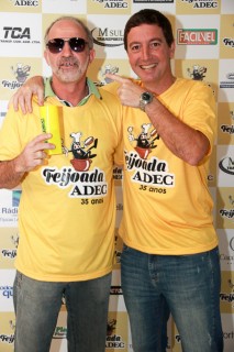 
<a style='margin-left: 5px;' class='btn btn-xs btn-social btn-facebook' href='https://www.facebook.com/sharer/sharer.php?u=https://www.galeramix.com.br/imagem/a35/800-800-90/conteudo/site_galerias/35/feijoada-adec-galera-mix-134.jpg' rel='popup' data-width='500' data-height='400'><i class='fa fa-facebook'></i>Compartilhar <span class='hidden-xs'>no Facebook</span>
</a> 
<a class='btn btn-default btn-xs' target='_blank' href='imagem/a35/800-800-90/conteudo/site_galerias/35/feijoada-adec-galera-mix-134.jpg'>
<span class='glyphicon glyphicon-cloud-download'></span> Salvar
</a>
