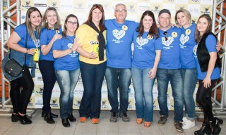 
<a style='margin-left: 5px;' class='btn btn-xs btn-social btn-facebook' href='https://www.facebook.com/sharer/sharer.php?u=https://www.galeramix.com.br/imagem/a35/800-800-90/conteudo/site_galerias/35/feijoada-adec-galera-mix-138.jpg' rel='popup' data-width='500' data-height='400'><i class='fa fa-facebook'></i>Compartilhar <span class='hidden-xs'>no Facebook</span>
</a> 
<a class='btn btn-default btn-xs' target='_blank' href='imagem/a35/800-800-90/conteudo/site_galerias/35/feijoada-adec-galera-mix-138.jpg'>
<span class='glyphicon glyphicon-cloud-download'></span> Salvar
</a>
