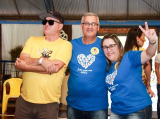 
<a style='margin-left: 5px;' class='btn btn-xs btn-social btn-facebook' href='https://www.facebook.com/sharer/sharer.php?u=https://www.galeramix.com.br/imagem/a35/800-800-90/conteudo/site_galerias/35/feijoada-adec-galera-mix-139.jpg' rel='popup' data-width='500' data-height='400'><i class='fa fa-facebook'></i>Compartilhar <span class='hidden-xs'>no Facebook</span>
</a> 
<a class='btn btn-default btn-xs' target='_blank' href='imagem/a35/800-800-90/conteudo/site_galerias/35/feijoada-adec-galera-mix-139.jpg'>
<span class='glyphicon glyphicon-cloud-download'></span> Salvar
</a>
